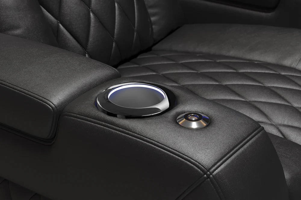 Lifestyle_Feature_1_Cup_Holder
